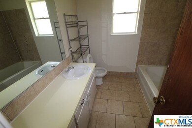 906 Holly St, Copperas Cove, TX 76522 - photo 6