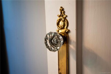 437 Walnut St, Statesville, NC 28677 - photo 4