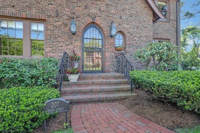 207 Crosby St, Arlington, MA 02474 - photo 3