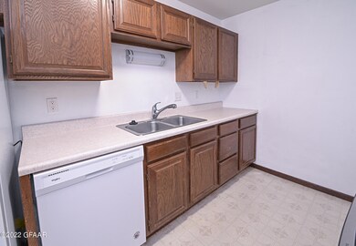 815 Duke Dr unit 417, Grand Forks, ND 58201 - photo 4