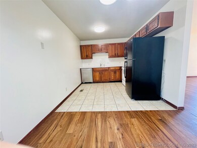 1607 N Hickory Ave, Broken Arrow, OK 74012 - photo 3