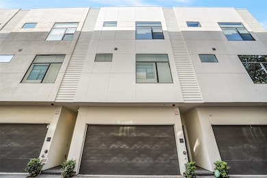 1004 California St #203, Houston, TX 77006