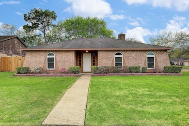 16102 Forest Bend Ave, Friendswood, TX 77546 - photo 2