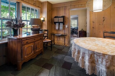 Kitchen Eating Area