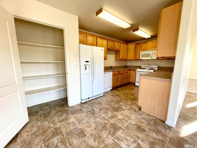 766 Lonnie Ln, Winnemucca, NV 89445 - photo 4