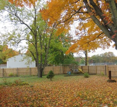 30 Fairview St E, Greenfield, MA 01301 - photo 4