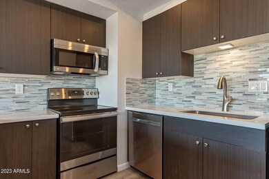 y 10_4750_N_Central_Ave_17n__10_mls