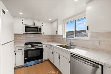 17847 Beneda Ln unit 13, Canyon Country, CA 91351 - photo 5