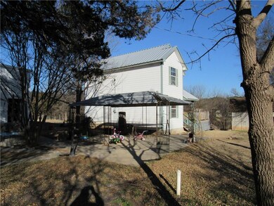 705 E. Aquarius - Ccovered patio in front yard