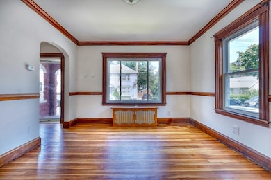 328 Vermont St, West Roxbury, MA 02132 - photo 4