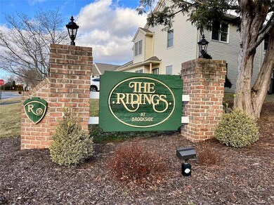 323 Surrey Place unit U323, Macungie, PA 18062 - photo 3