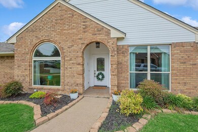 1105 Hidden Oaks Dr, Bedford, TX 76022 - photo 4