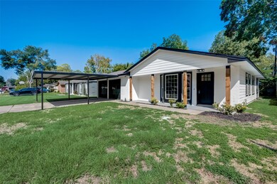 315 Cypress St, Alvin, TX 77511 - photo 2