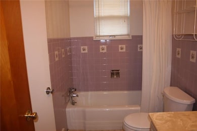 FULL MAIN FLOOR BATH
