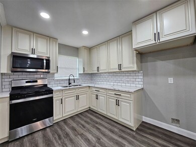 Beautiful  kitchen with SOFT CLOSING CABINETS AND