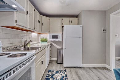 37 Montvale Ave unit 4, Woburn, MA 01801 - photo 2