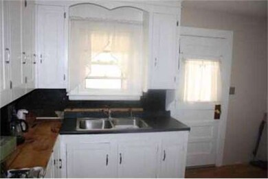 32 Spruce St, Greenfield, MA 01301 - photo 7