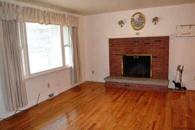 1242 Viewmont Dr, Schenectady, NY 12309 - photo 4