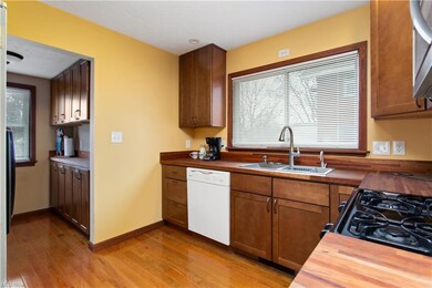 2328 E 32nd St, Lorain, OH 44055 - photo 5