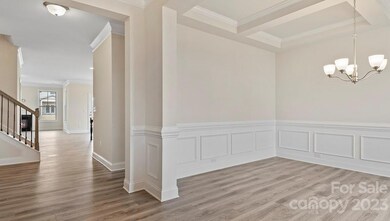 705 Fox Cove Rd, Hendersonville, NC 28792 - photo 5