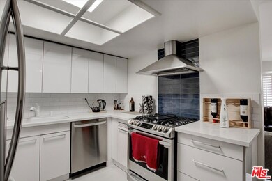 108 W Maple St unit 27, Glendale, CA 91204 - photo 2