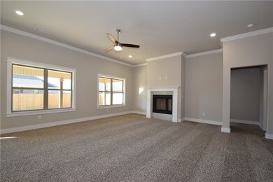 1011 Fair Oaks St, Tontitown, AR 72762 - photo 3