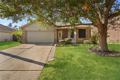 4512 Stonebridge Dr, Pearland, TX 77584 - photo 2