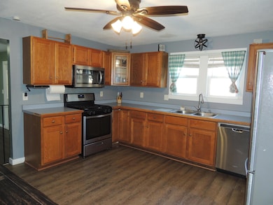 515 6th Ave NW, Independence, IA 50644 - photo 5