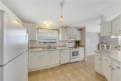 510 Sinclair Cir, Tavares, FL 32778 - photo 7