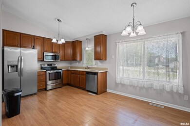 1315 W 53rd St, Davenport, IA 52806 - photo 2