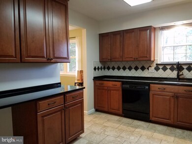 1048 Grandview Cir, Pottstown, PA 19465 - photo 7