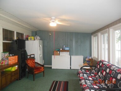 Sun room to east end
