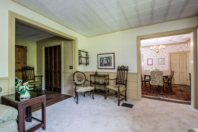 005-Living_Room-2833913-medium