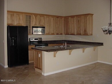 KITCHEN WITH ALL APPLIANCES