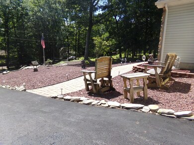 223 Robin Ct, Bushkill, PA 18324 - photo 5