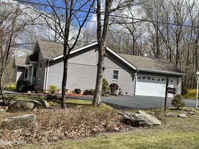 801 Cedar Ct, Hawley, PA 18428 - photo 4