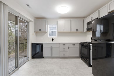 unlisted-address, Streamwood, IL 60107 - photo 2