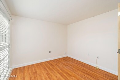 6-web-or-mls-11005 Walnut Creek Lane-7