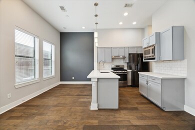 614 Thornton Rd unit G, Houston, TX 77018 - photo 6