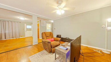 16-Living Room - Yes (2)