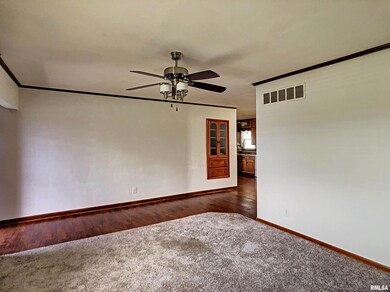 1818 W 36th St, Davenport, IA 52806 - photo 2