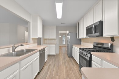 4202 Parry Dr, Pearland, TX 77584 - photo 4