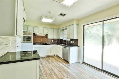 749 SW 2nd St, Moore, OK 73160 - photo 6