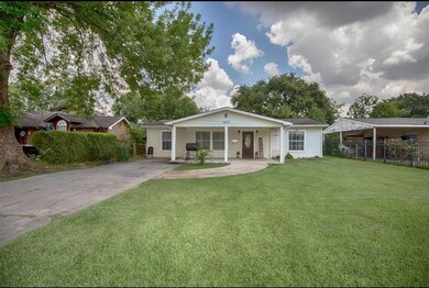 7627 Greendowns St, Houston, TX 77087 - photo 2