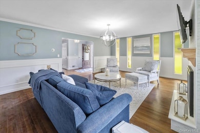 107 Tennyson Dr, Nanuet, NY 10954 - photo 3