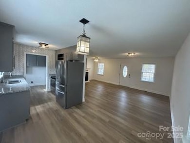 1018 Starcliff Cir, Lancaster, SC 29720 - photo 2