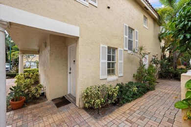 1015 Lake Shore Dr unit 105, West Palm Beach, FL 33403 - photo 3