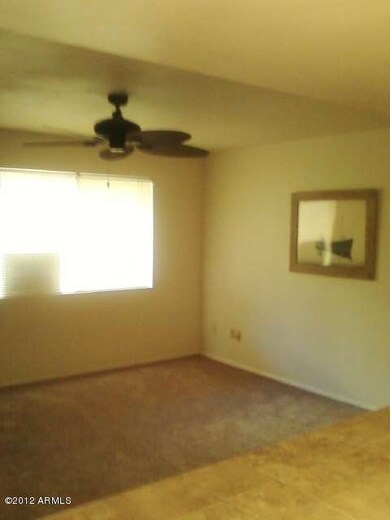 8814 LIVING ROOM 2
