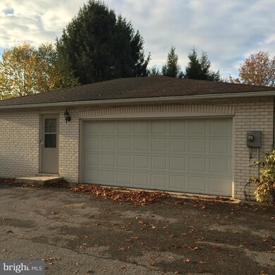 2888 Philadelphia Ave, Chambersburg, PA 17201 - photo 2