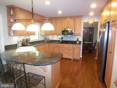 7606 Maritime Ln, Springfield, VA 22153 - photo 7